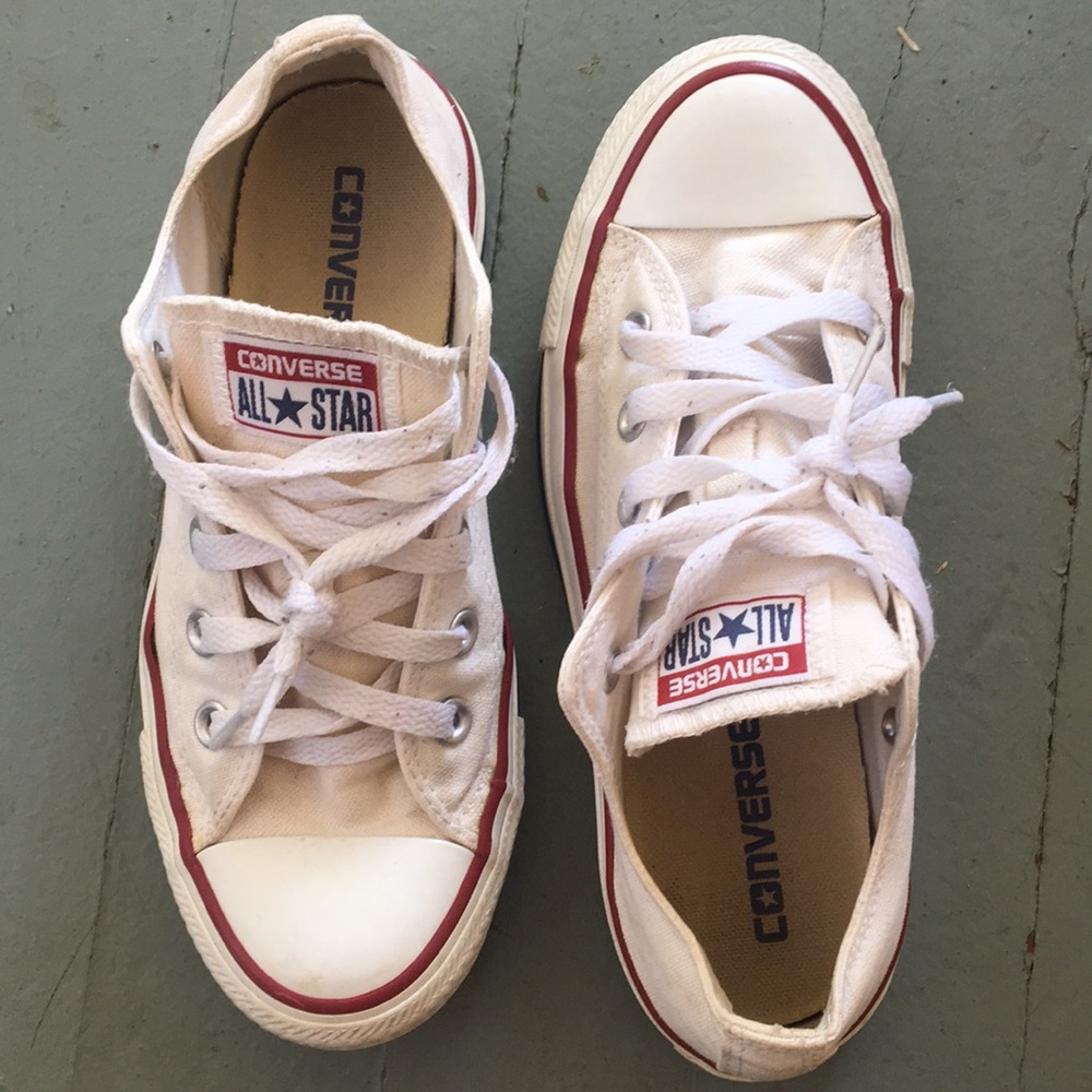 White Converse 🤍 Size: M4/W6🤍